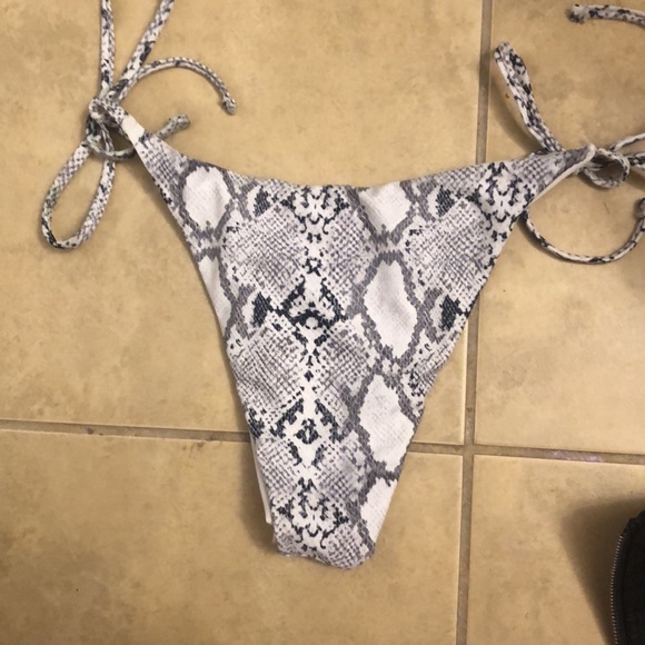 snake skin print string bikini - Picture 3 of 4